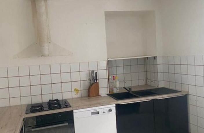 Au cœur du village de Marthon, Bâtiment en pierres, ancien commerce, bar pizza,  avec logement au dessus — photo 5