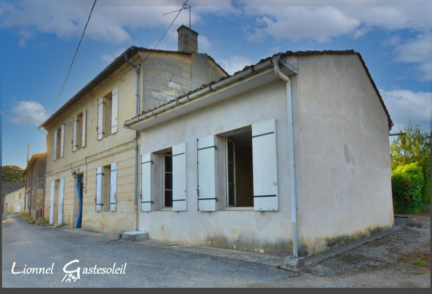 Maison à vendre en pierres avec jardin 6 pièces SAINT LAURENT DES COMBES (33) proche de SAINT EMILION — photo 1