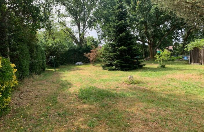 Terrain à bâtir à Castres-Gironde (33640) — photo 2