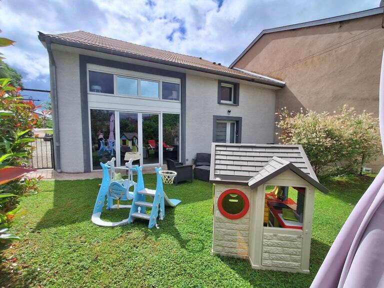 A vendre!! Maison entièrement rénovée, 4 chambres, grange et jardin à DOMBASLE EN ARGONNE — photo 1