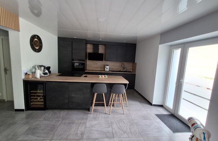 A vendre!! Maison entièrement rénovée, 4 chambres, grange et jardin à DOMBASLE EN ARGONNE — photo 3