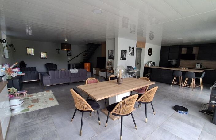 A vendre!! Maison entièrement rénovée, 4 chambres, grange et jardin à DOMBASLE EN ARGONNE — photo 5