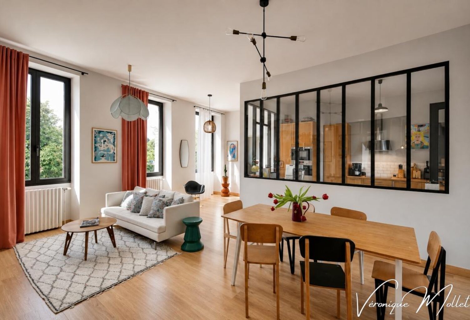 MAISON EN PIERRE INDÉPENDANTE SUR 1000m2 DE PARCELLE ARBORÉE À PIEDS DE TOUS COMMERCES — photo 1