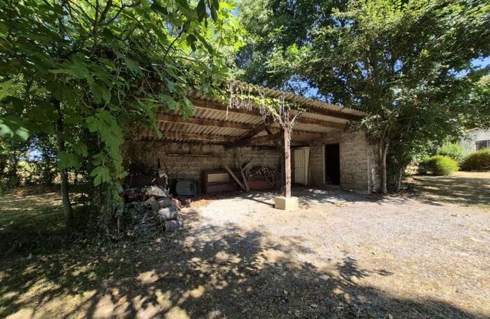 À vendre, secteur de Tarbes : Spacieuse villa comprenant 4 chambres, bureau, suite parentale, abri pour voiture et atelier, nichée dans d'un parc arboré de 22 071 m². Situation calme mais proche commodités et services — photo 2