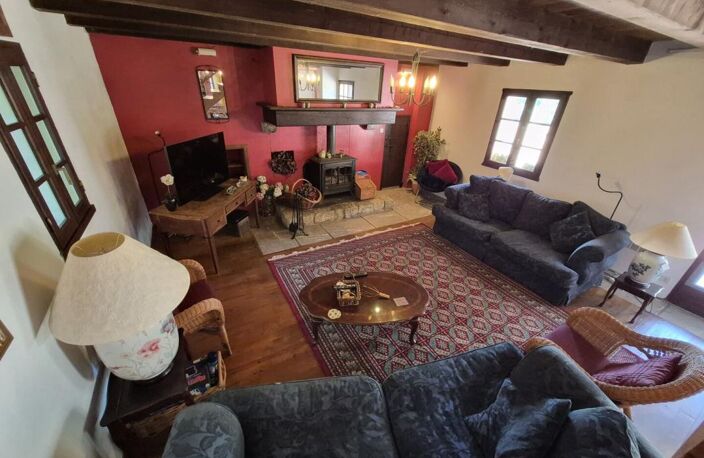 À vendre, secteur de Tarbes : Spacieuse villa comprenant 4 chambres, bureau, suite parentale, abri pour voiture et atelier, nichée dans d'un parc arboré de 22 071 m². Situation calme mais proche commodités et services — photo 5