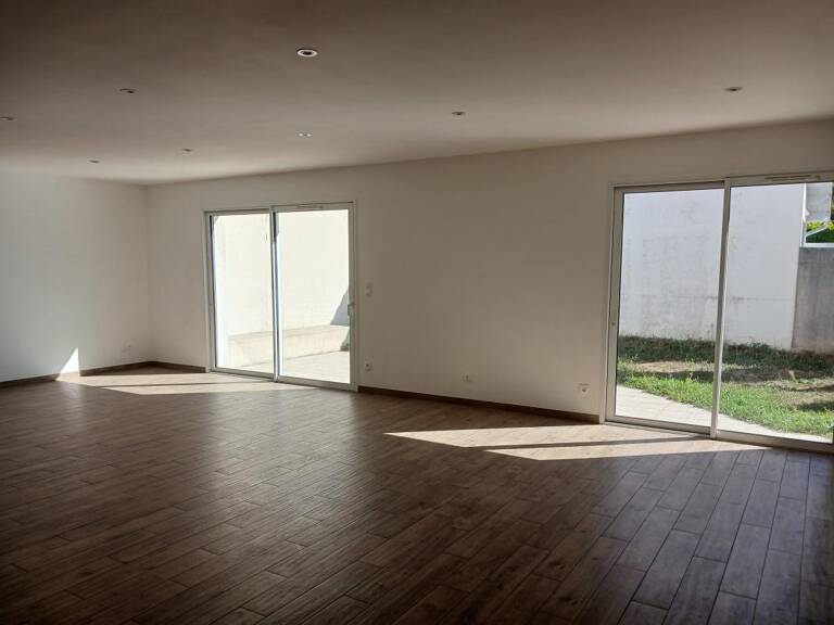 Maison À Louer — photo 1