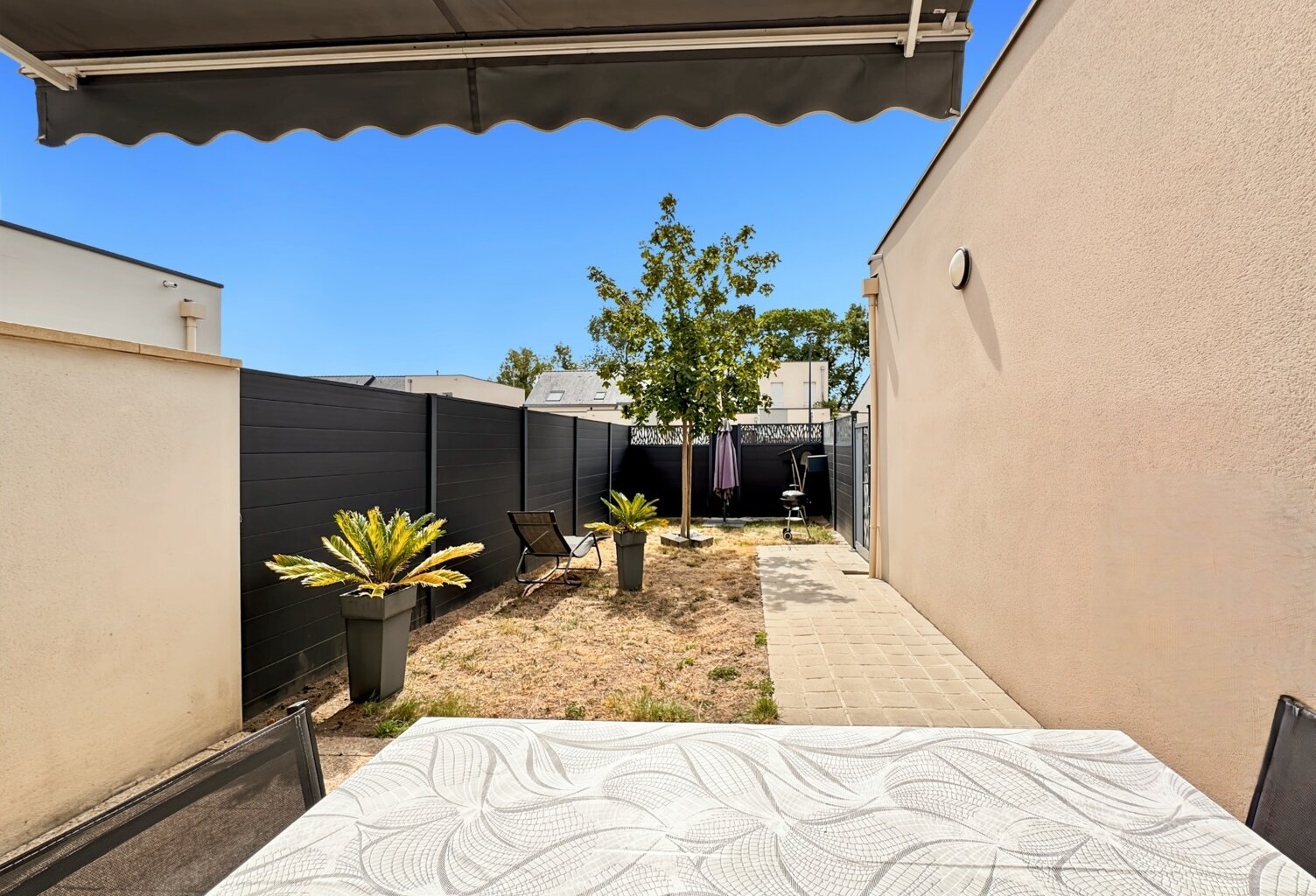 TRÉLAZÉ – MAISON 2019 de 97 m2 – PMR – 4 CHAMBRES – GARAGE – DEUX EXTÉRIEURS — photo 1