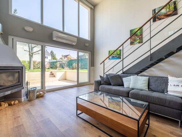A vendre maison climatisée Sainte Genevieve des Bois (91700) véritable coup de cœur dans le Triangle d’Or : une maison individuelle de 153 m² offrant 5 chambres, un garage — photo du bien