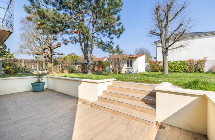 A vendre maison climatisée Sainte Genevieve des Bois (91700) véritable coup de cœur dans le Triangle d’Or : une maison individuelle de 153 m² offrant 5 chambres, un garage — photo 5
