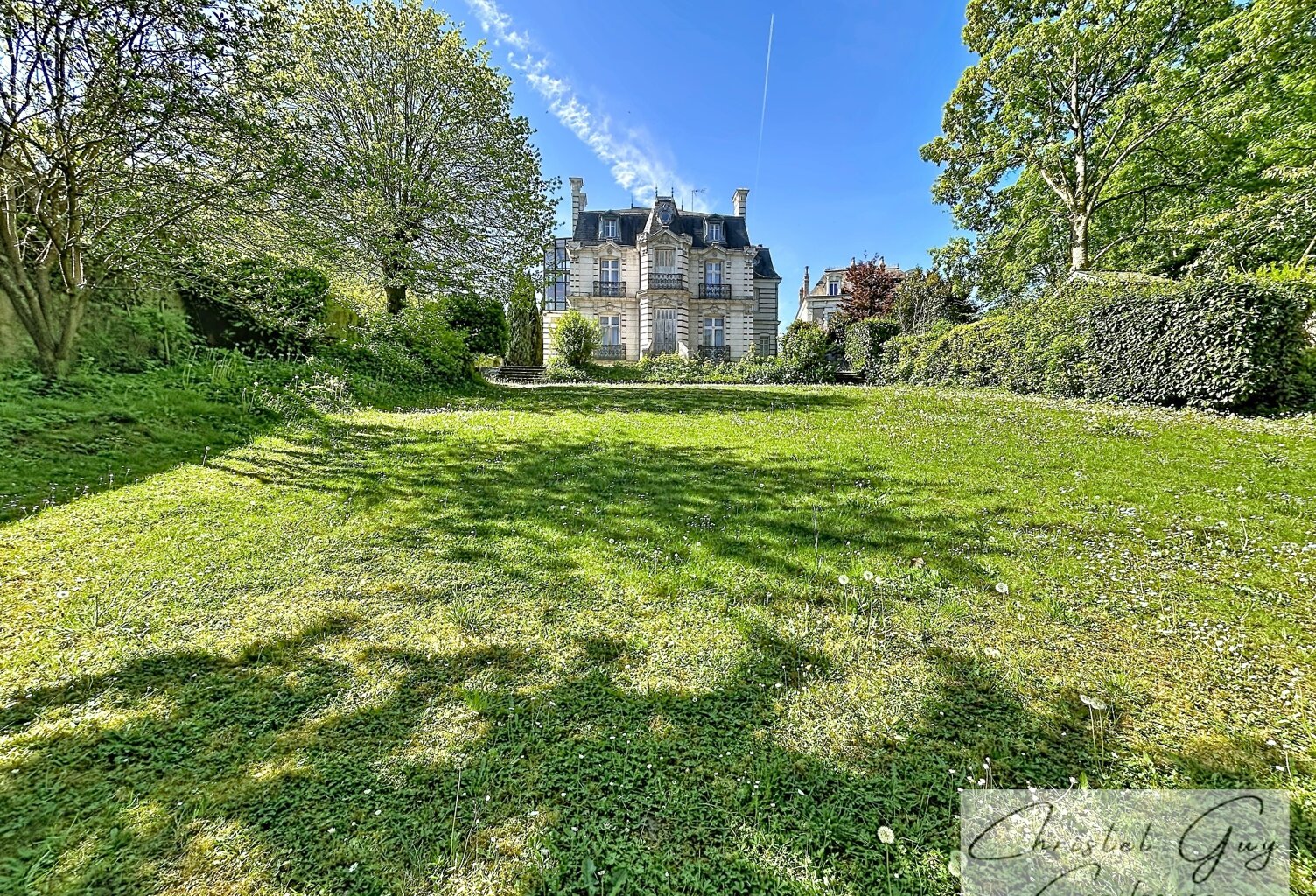 Maison de Maître, coeur de ville MONTVAL-SUR-LOIR (72), 6 chambres, terrain 2090 m² — photo 1