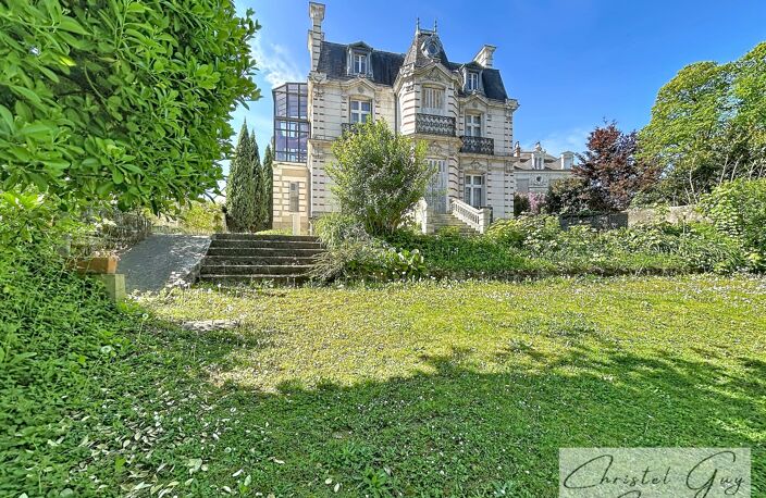 Maison de Maître, coeur de ville MONTVAL-SUR-LOIR (72), 6 chambres, terrain 2090 m² — photo 2
