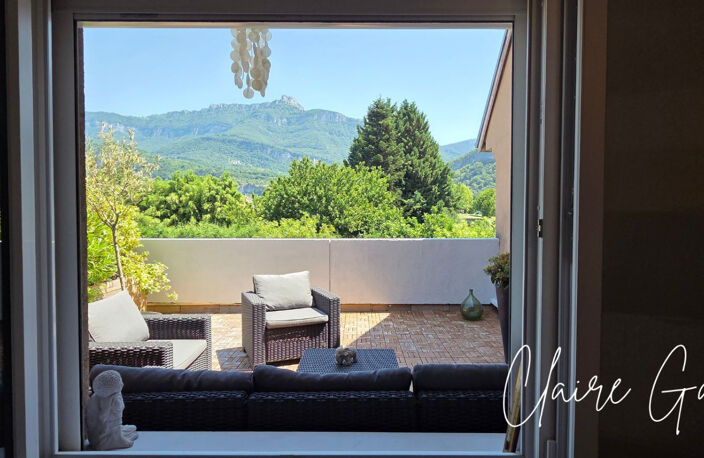 Appartement à vendre 4 pièces CHAMBERY (73) Duplex avec terrasse de 24 M², vue dégagée et garage — photo 2