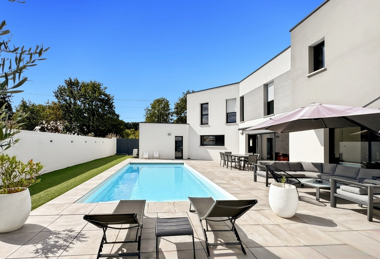 SAINT-BARTHÉLEMY-D’ANJOU – PROPRIÉTÉ CONTEMPORAINE D’EXCEPTION – PISCINE – ESPACE BIEN-ÊTRE — photo 1
