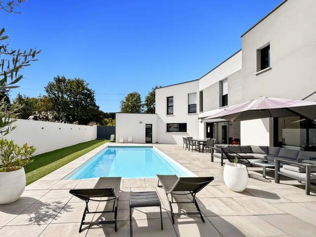 SAINT-BARTHÉLEMY-D’ANJOU – PROPRIÉTÉ CONTEMPORAINE D’EXCEPTION – PISCINE – ESPACE BIEN-ÊTRE — photo du bien