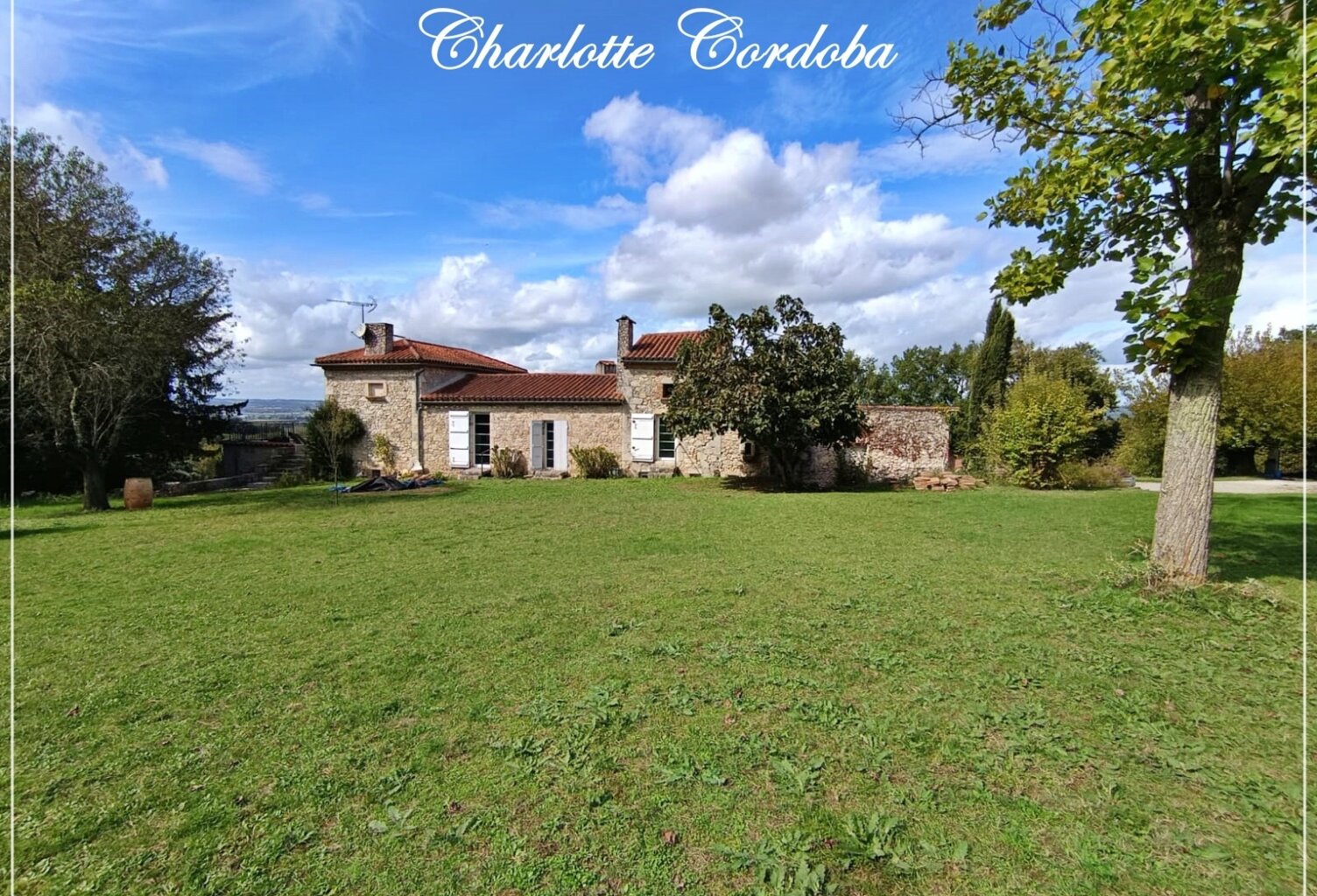 Maison en pierre de 313 m² avec vue panoramique et près de 2 hectares de terrain — photo 1