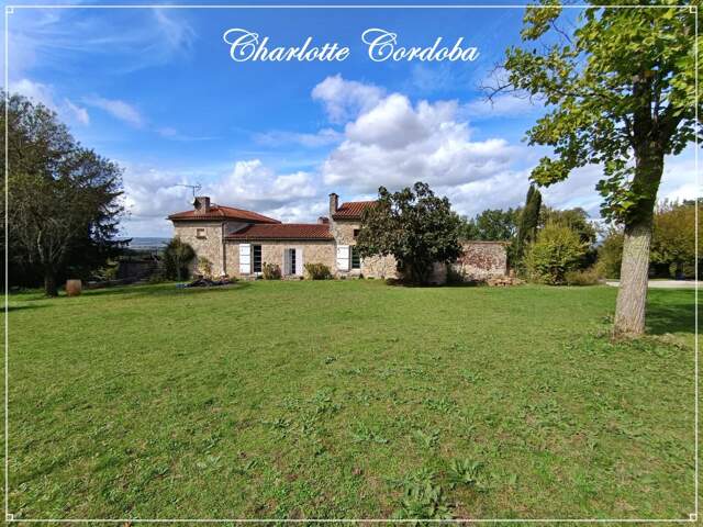 Maison en pierre de 313 m² avec vue panoramique et près de 2 hectares de terrain — photo du bien