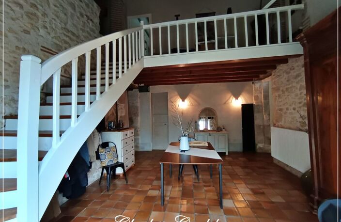 Maison en pierre de 313 m² avec vue panoramique et près de 2 hectares de terrain — photo 4