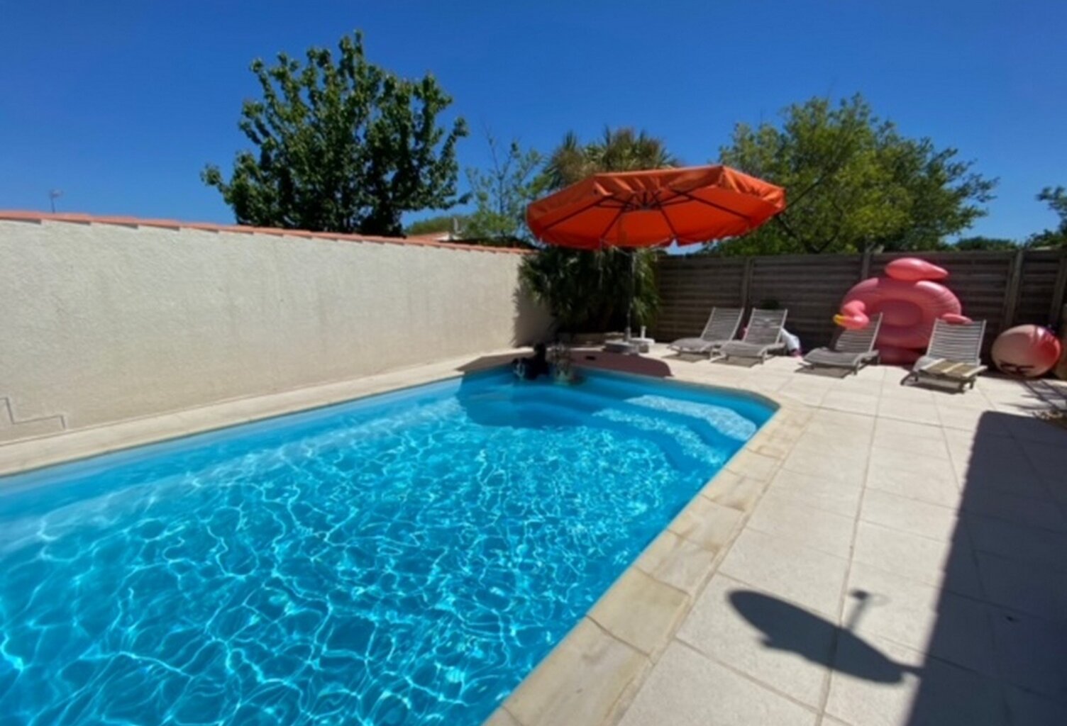 ILE D'OLERON (17), A Vendre demeure-piscine 186m² plain-pied sur terrain 862m², 9 pièces dont 4 chambres et 1 garage — photo 1