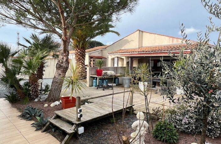 ILE D'OLERON (17), A Vendre demeure-piscine 186m² plain-pied sur terrain 862m², 9 pièces dont 4 chambres et 1 garage — photo 3