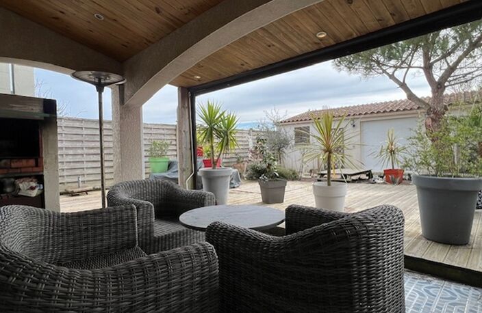 ILE D'OLERON (17), A Vendre demeure-piscine 186m² plain-pied sur terrain 862m², 9 pièces dont 4 chambres et 1 garage — photo 4