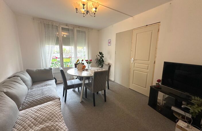 APPARTEMENT 76m2 - LOUE - 4 BALCONS - 3 CHAMBRES - LUMINEUX — photo 2
