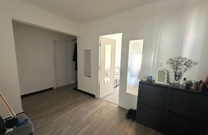 APPARTEMENT 76m2 - LOUE - 4 BALCONS - 3 CHAMBRES - LUMINEUX — photo 4