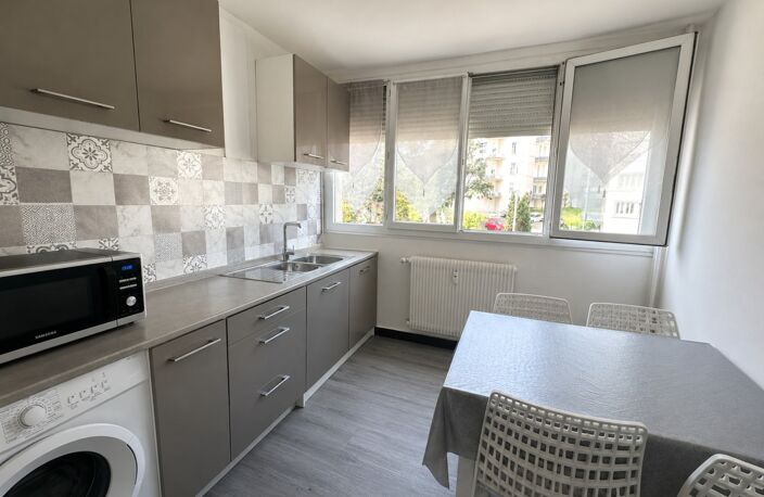 APPARTEMENT 76m2 - LOUE - 4 BALCONS - 3 CHAMBRES - LUMINEUX — photo 5