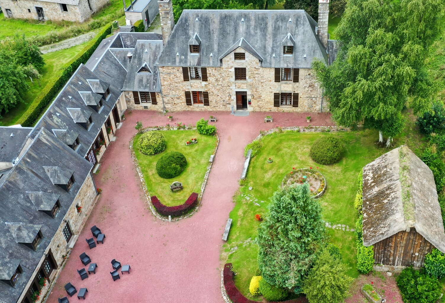 Propriété d’exception en Normandie – Manoir rénové avec dépendances et chapelle — photo 1
