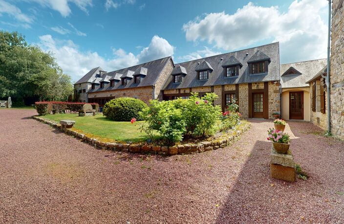 Propriété d’exception en Normandie – Manoir rénové avec dépendances et chapelle — photo 3