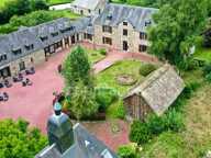 Propriété d’exception en Normandie – Manoir rénové avec dépendances et chapelle — photo 4