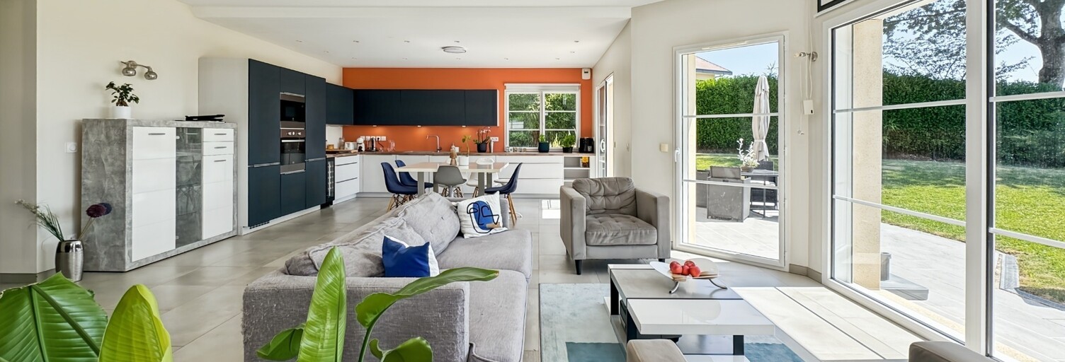 Maison 6 Pièces 240 m² à vendre à Cessy (01170)