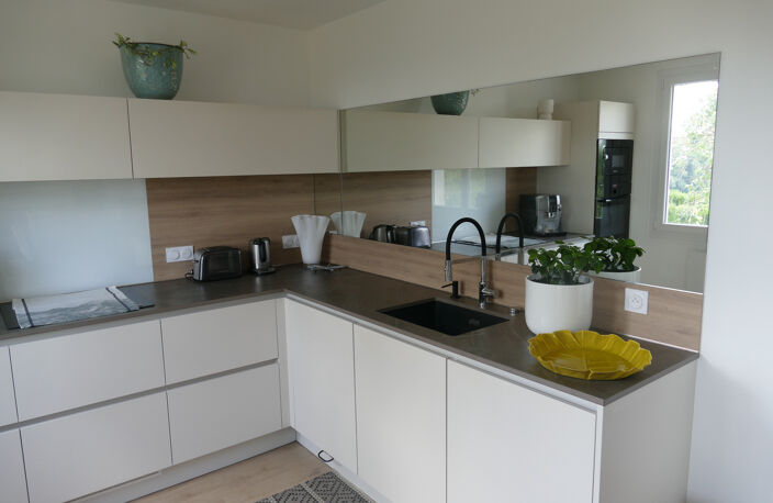 Maison plain-pied, restaurée, avec sous-sol et jardin, proche commerces et services médicaux — photo 2
