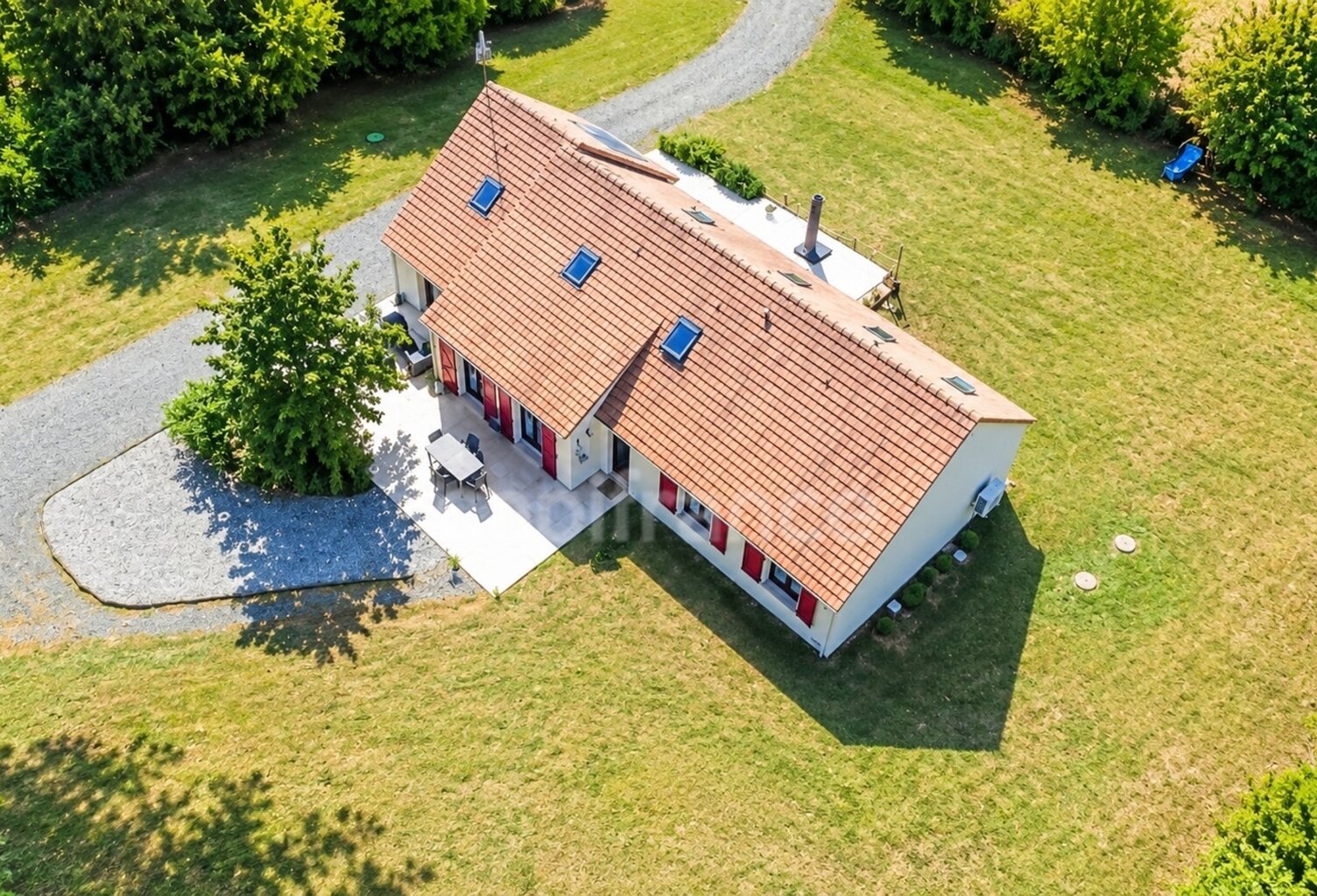 Un véritable espace de vie familial à Lombron : 210 m² et près de 3 000 m² de terrain — photo 1