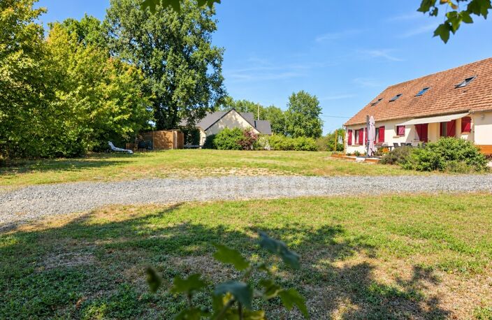 Un véritable espace de vie familial à Lombron : 210 m² et près de 3 000 m² de terrain — photo 3
