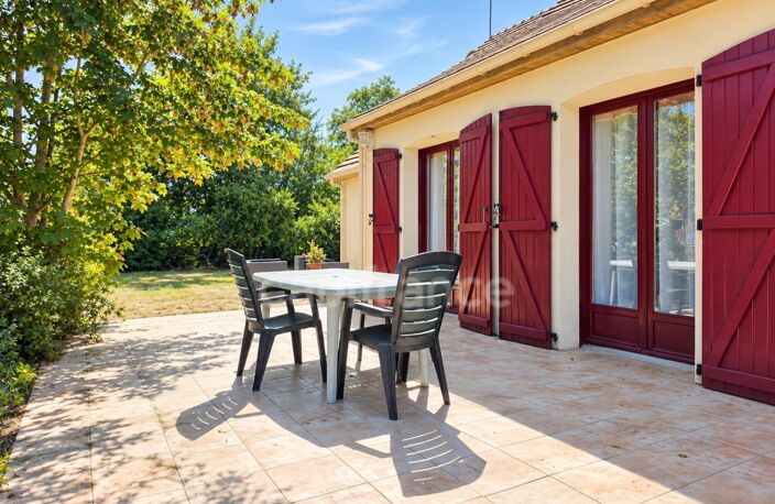 Un véritable espace de vie familial à Lombron : 210 m² et près de 3 000 m² de terrain — photo 4