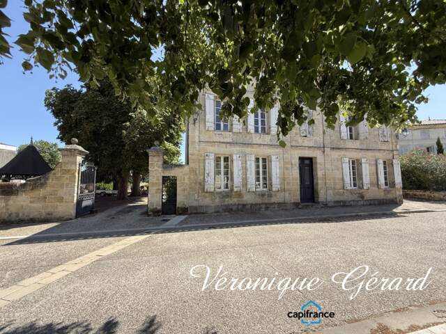 BELLE MAISON EN PIERRE DE TAILLE DE 252 M², 7 CHAMBRES, COMBLES AMÉNAGEABLES, JARDIN PAYSAGER,3 GARAGES — photo du bien