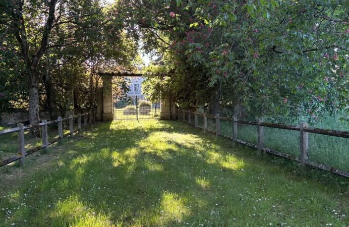 Coup de coeur pour les amoureux de belle demeure à vendre 14 pièces - Elégance, art de vivre - SOUVIGNE (79) — photo 2