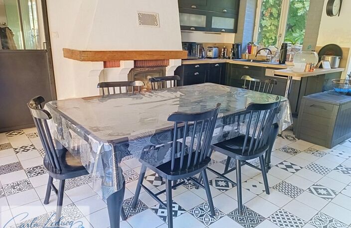 Coup de coeur pour les amoureux de belle demeure à vendre 14 pièces - Elégance, art de vivre - SOUVIGNE (79) — photo 5