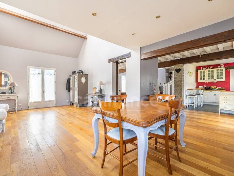 Maison à vendre de 135m² à Longpont-sur-Orge – Beaux volumes, jardin et sous-sol total — photo 1