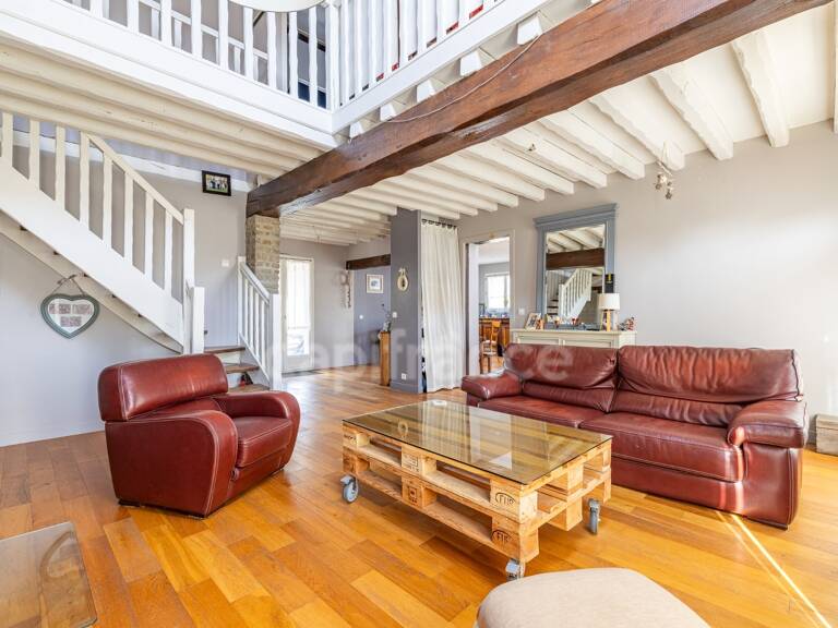 Maison à vendre de 135m² à Longpont-sur-Orge – Beaux volumes, jardin et sous-sol total — photo 1
