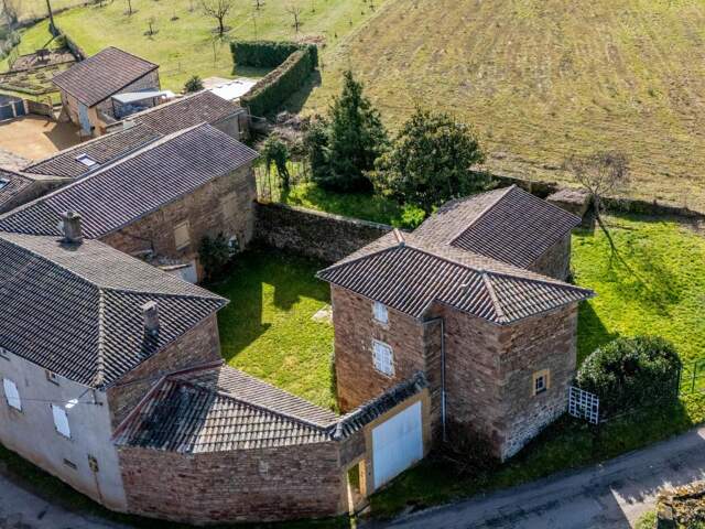 Une propriété de caractère à réinventer au cœur du Beaujolais — photo du bien