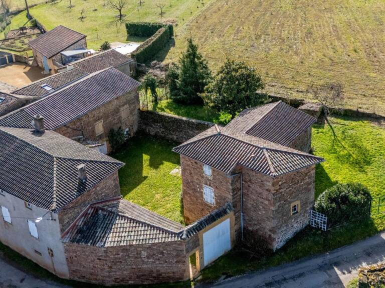 Une propriété de caractère à réinventer au cœur du Beaujolais — photo 1