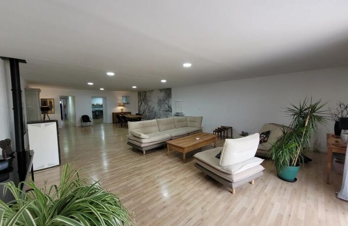 Maison de 5 pièces de 220 m² à Les Portes du Coglais — photo 3