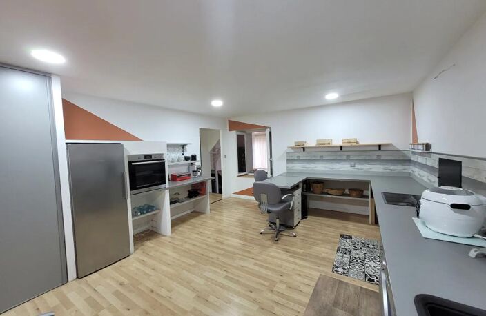 Maison de 5 pièces de 220 m² à Les Portes du Coglais — photo 4