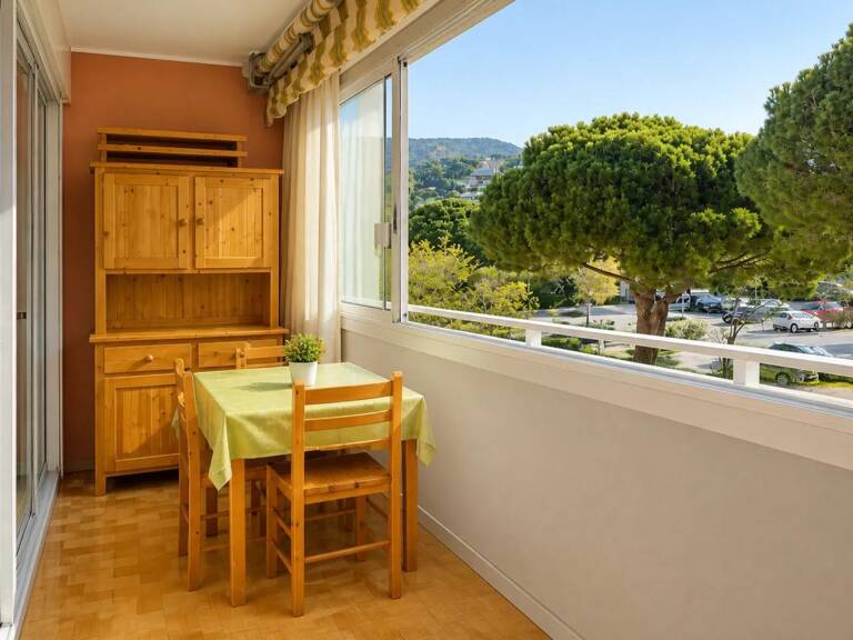 Appartement 2 pièces de 28 m² situé à Le Lavandou 700M de la mer — photo 1