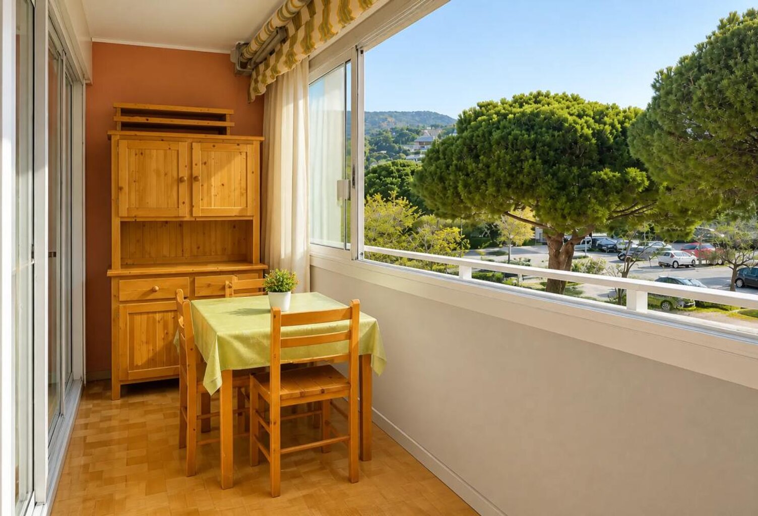 Appartement 2 pièces de 28 m² situé à Le Lavandou 700M de la mer — photo 1
