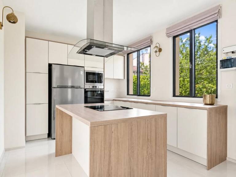 MAISON LUMINEUSE DE 2016 – ALLEE PRIVEE – GARAGES — photo 1
