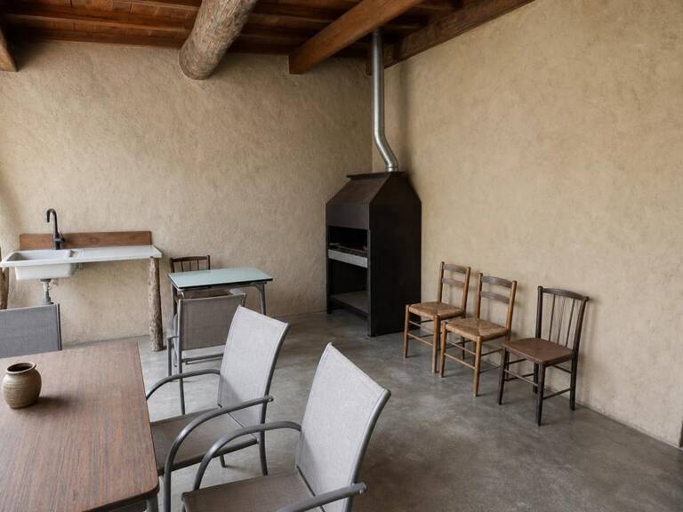 Immeuble de rapport avec 2 appartements, studio, caves et cour — photo 1