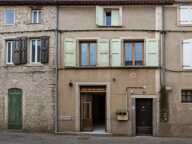 Immeuble de rapport avec 2 appartements, studio, caves et cour — photo 2