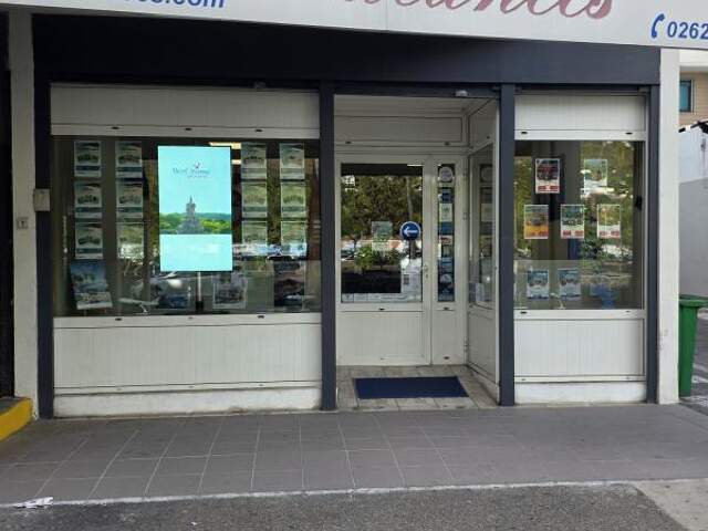 LOCAL COMMERCIAL CHAUSSEE ROYAL - SAINT PAUL — photo du bien